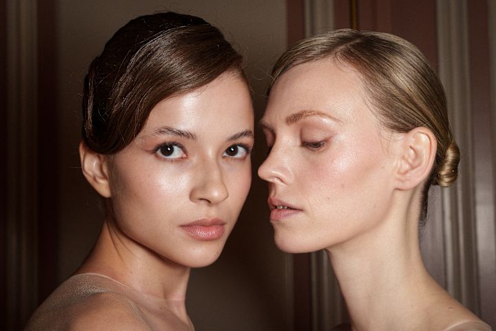 Konturisanje lica kremom za samopotamnjivanje