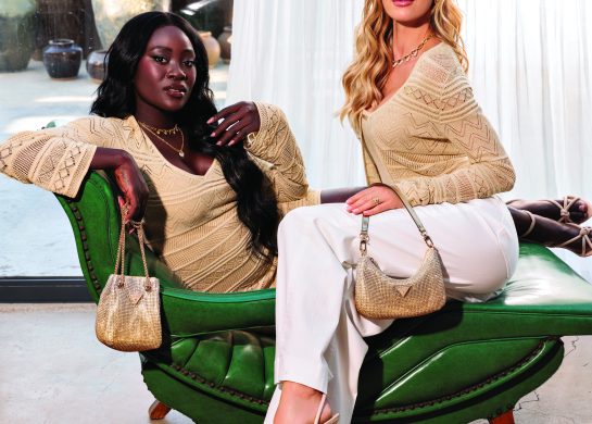 Najbolje Guess odevne kombinacije za proleće 2025 Denim jakna – Klasičan komad sa modernim prizvukom Calvin Klein teksas ženska jakna je statement komad koji svaka trendy devojka treba da ima u ormaru. Idealna za prolećne i jesenje dane, ova jakna pruža savršen balans između urbanog i profesionalnog izgleda. 2. Trench mantil – Vanvremenska elegancija Calvin Klein trench mantil savršen je za sve prilike – od sastanaka do večernjih izlazaka, dok njegov klasičan dizajn ti omogućava da ga nosiš godinama. 3. Bomber jakna – Idealna kombinacija sportskog i chic izgleda Calvin Klein bomber jakna daje ležeran, ali moderan izgled koji savršeno pristaje uz svaki moderni lifestyle. 4. Duboke farmerke – Esencijalni komad za svaki dan Calvin Klein duboke farmerke su idealne za kombinovanje sa različitim komadima garderobe, pružajući sofisticiran i urban izgled. 5. Oversize košulja – Minimalizam koji osvaja Calvin Klein oversize košulja donosi ležernu eleganciju u svakodnevni stil, savršeno se slaže sa farmerkama ili pantalonama, kako u večernjim, tako i u dnevnim stajlinzima. 6. Svetloplavi sako – Power dressing na novi način Calvin Klein svetloplavi sako je ključni komad za IT devojke koje žele da ostave profesionalan, ali moderan utisak. 7. Crne pantalone – Osnova svakog poslovnog outfita Calvin Klein crne pantalone su neizostavan deo garderobe, lako se kombinuju sa svim drugim komadima, a uvek ti trebaju. 8. Elegantni kombinezon – Kada želiš da izgledaš besprekorno Calvin Klein elegantni kombinezon je odličan izbor za posebne prilike, ali i za poslovne sastanke. Jednostavnost kolorita omogućava mu da se uklapa sa bilo kakvim aksesoarima a mi ti predlažemo one u nekoj jarkoj boji kako bi ostavila što bolji utisak. 9. Braon kaiš – Finalni touch za svaki outfit Calvin Klein braon kaiš je detalj koji podiže svaku kombinaciju i daje joj elegantan završni dodir. 10. Bež ranac - Savršen spoj stila i funkcionalnosti Calvin Klein bež ranac je ključni detalj koji tvojoj svakodnevnoj kombinaciji donosi moderan i elegantan finiš.