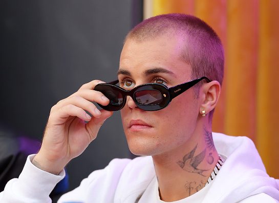 Minimalistička dnevna soba, Justin Bieber