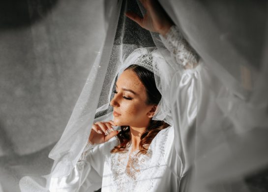 Mlada nosi primer najlepše frizure za venčanje 2025