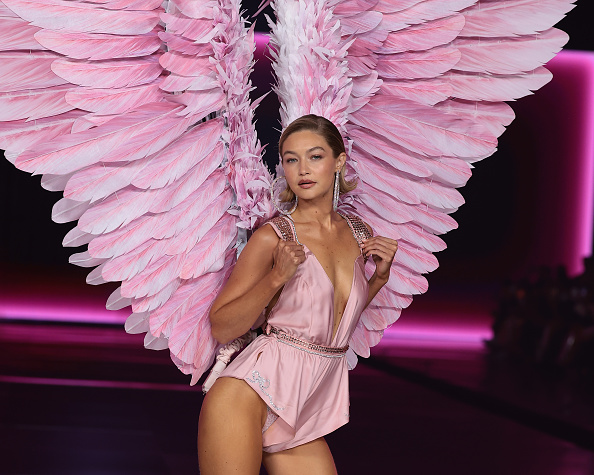 kako Gigi Hadid nosi babydoll rumenilo