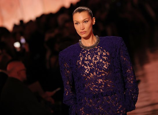 Kako se stilizuje zalizana frizura, kao Bella Hadid