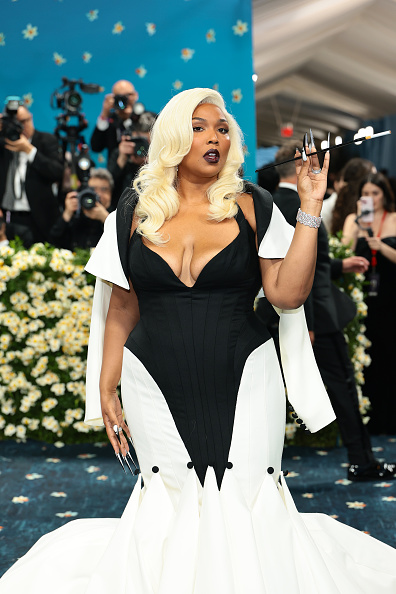 Lizzo, mat senka za oči u glavnoj ulozi