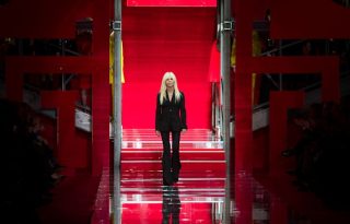 Kako Donatella Versace organizuje garderober