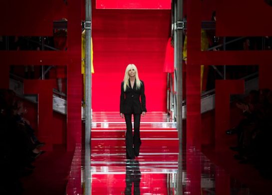 Kako Donatella Versace organizuje garderober