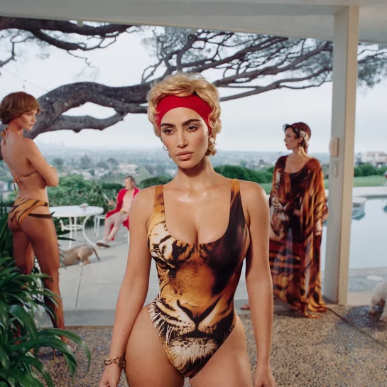 Kim Kardashian lansira Skims x Roberto Cavalli