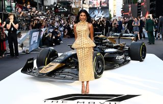 Zlatna Balmain haljina Simone Ashley zasenila F1 film
