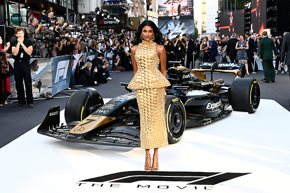 Zlatna Balmain haljina Simone Ashley zasenila F1 film