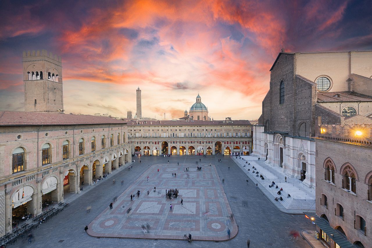 vodič za putovanje u bolonju, Piazza Maggiore Bolonja