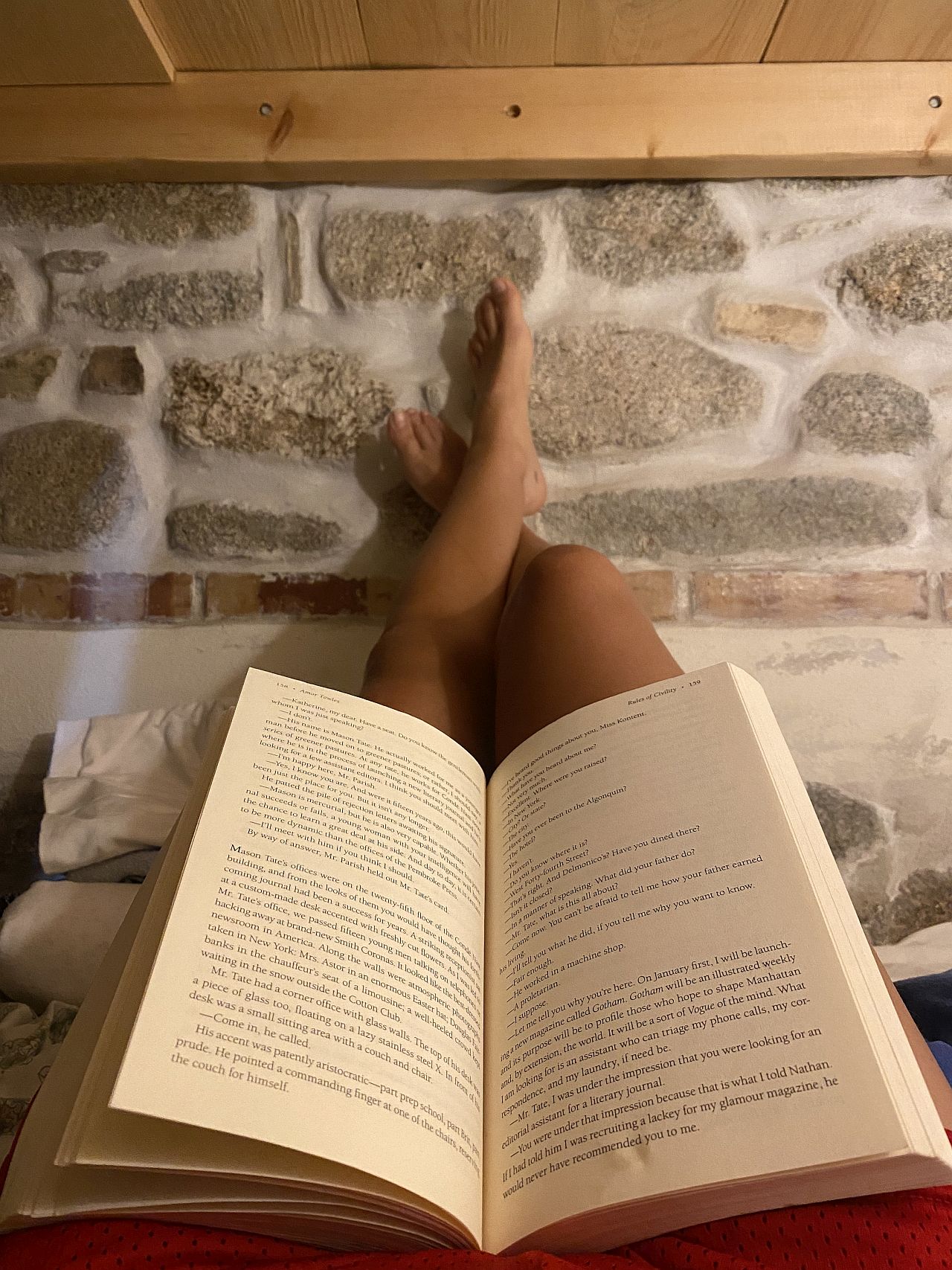 noge uz zid, poza koja smanjuje stres, joga