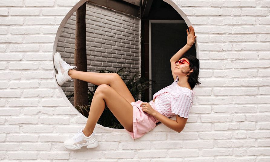 noge uz zid, poza koja smanjuje stres, joga