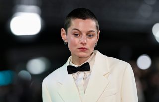 Miu Miu i Emma Corrin