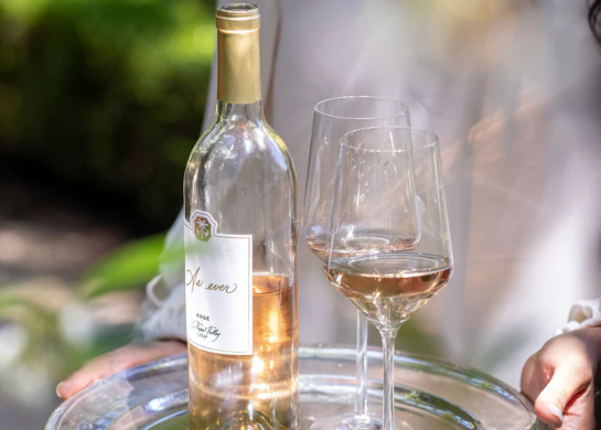 meghan markle, vino as ever rose