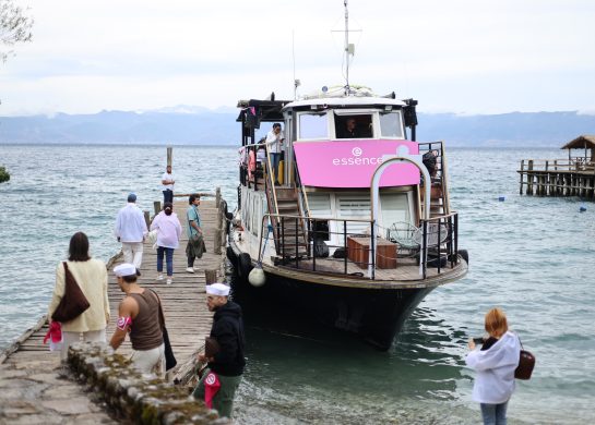 essence i Catrice lov na bisere na Ohridu