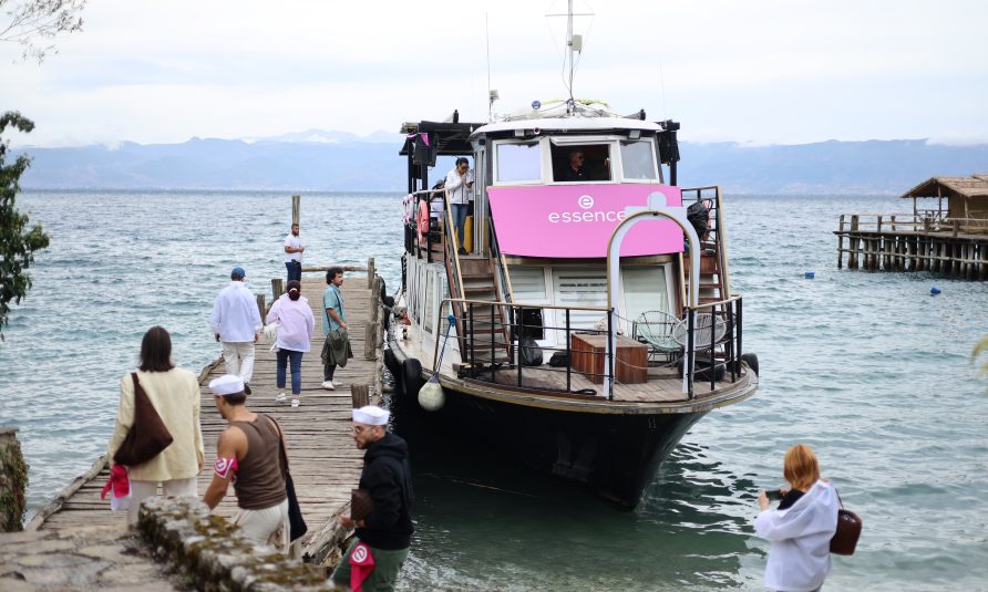 essence i Catrice lov na bisere na Ohridu