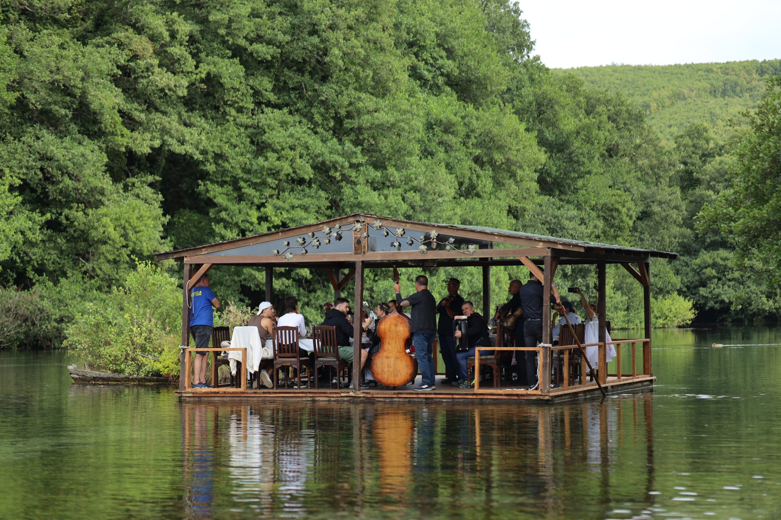 essence i Catrice lov na bisere na Ohridu