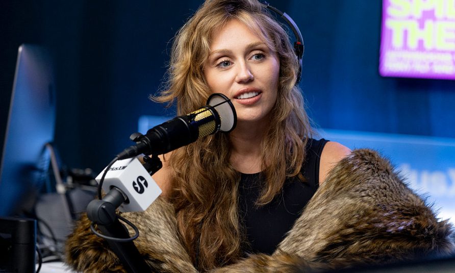 Miley Cyrus, novi singl Secrets