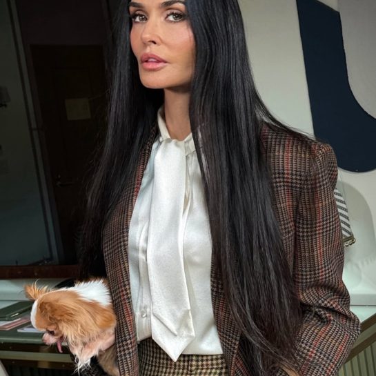 demi moore u zenskom odelu