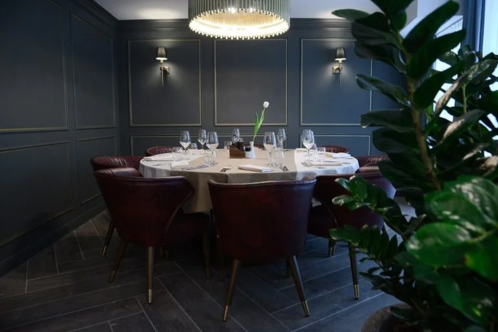 fine dining restoran kalem by zak novi sad enterijer i atmosfera