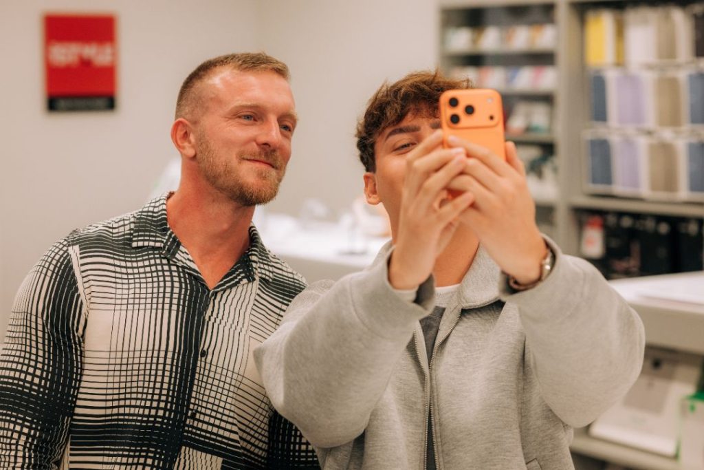 prvi iPhone 17 Pro narandžaste boje u Srbiji