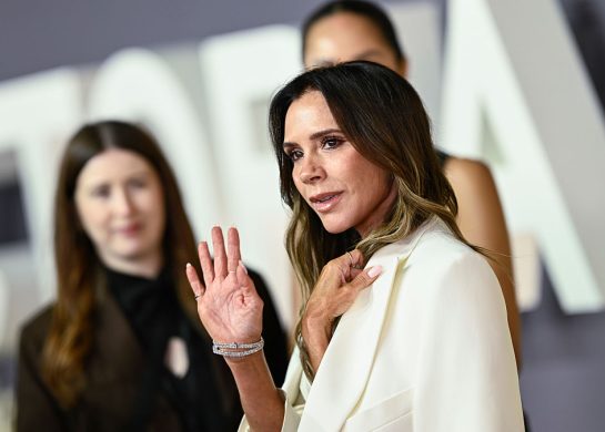 Viktorija Bekam pokazuje kako da uz drvene police pretvorite mali prostor u luksuzni kutak