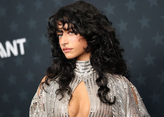 Da li Odessa A'zion nosi periku