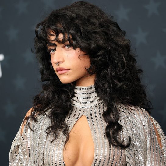 Da li Odessa A'zion nosi periku