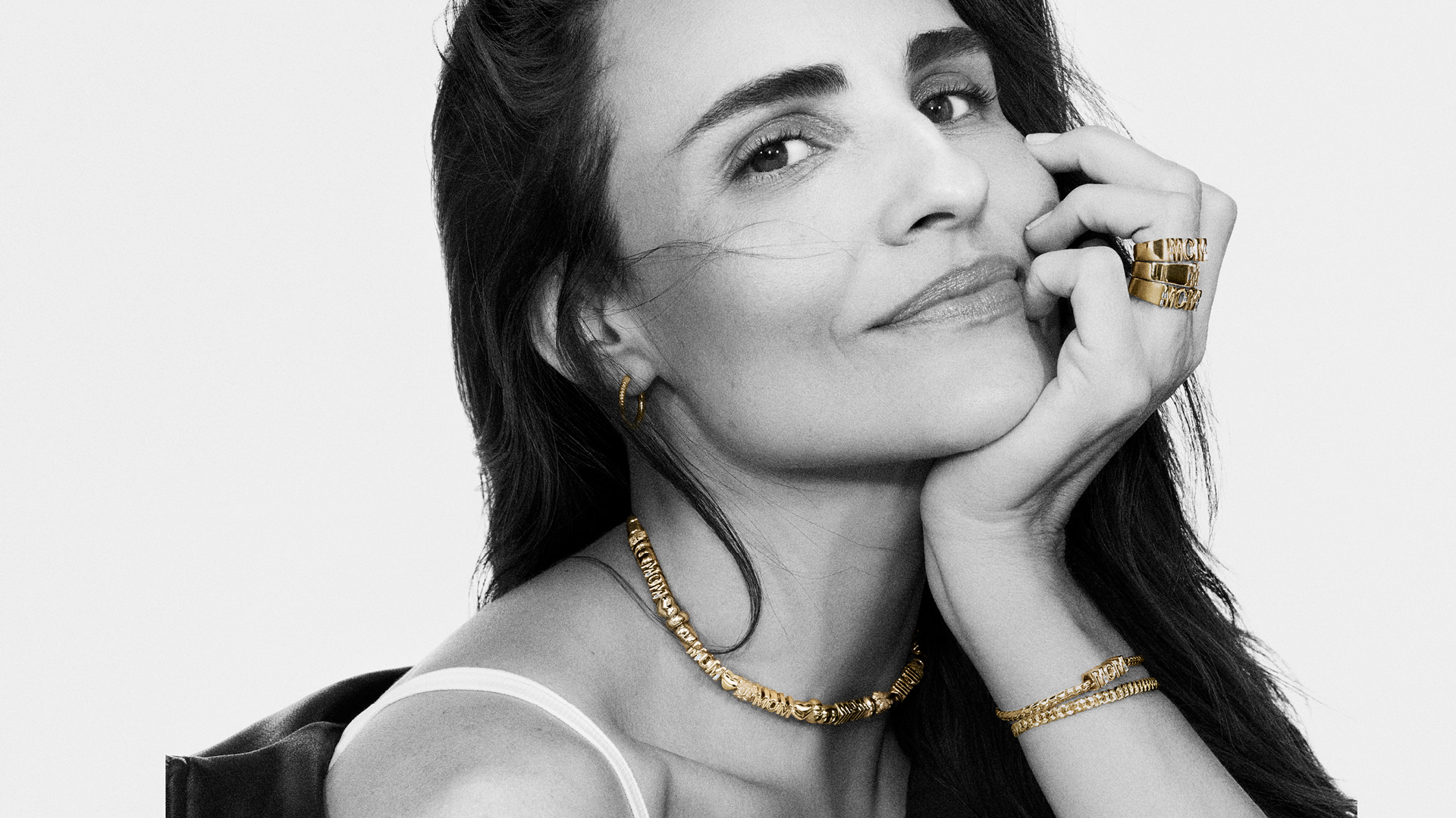 Pandora nakit, Dan žena